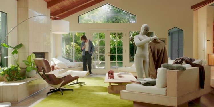 "Eu testei o Neo, o robô que promete cuidar das tarefas da sua casa. Ele vem com um operador humano"