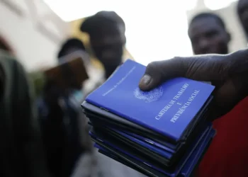 Estrangeiros já representam 4% das contratações com carteira; quase metade são venezuelanos