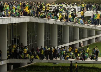 Argentina decide até semana que vem se extradita 5 brasileiros foragidos do 8/1