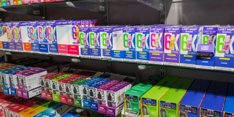 Após pressão sobre Trump, EUA autorizam primeiros vapes com sabor de frutas